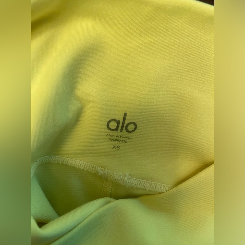 ALO Yoga Leggings - Picture 10 of 10